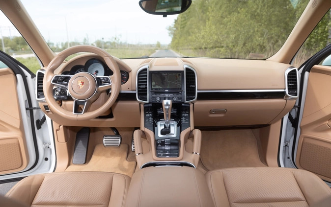 Porsche Cayenne cena 199800 przebieg: 215000, rok produkcji 2015 z Warszawa małe 742
